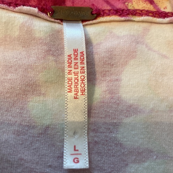 Free People floral top, size L fits like M. - Picture 2 of 3